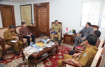 Consul General Raghu Gururaj met Drs Musa Rajekshah, Vice Governor of North Sumatra on 15 July and discussed a wide range of issues to promote bilateral economic and cultural cooperation between India and North Sumatra.